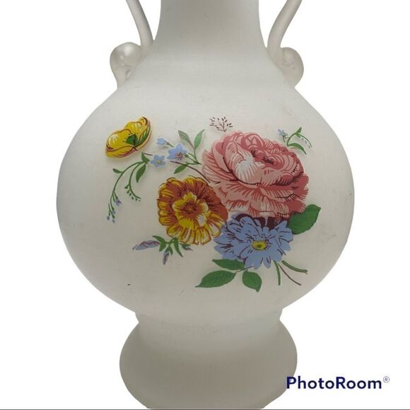 Vintage Beautiful White Satin Glass Floral Vase - Picture 3 of 6